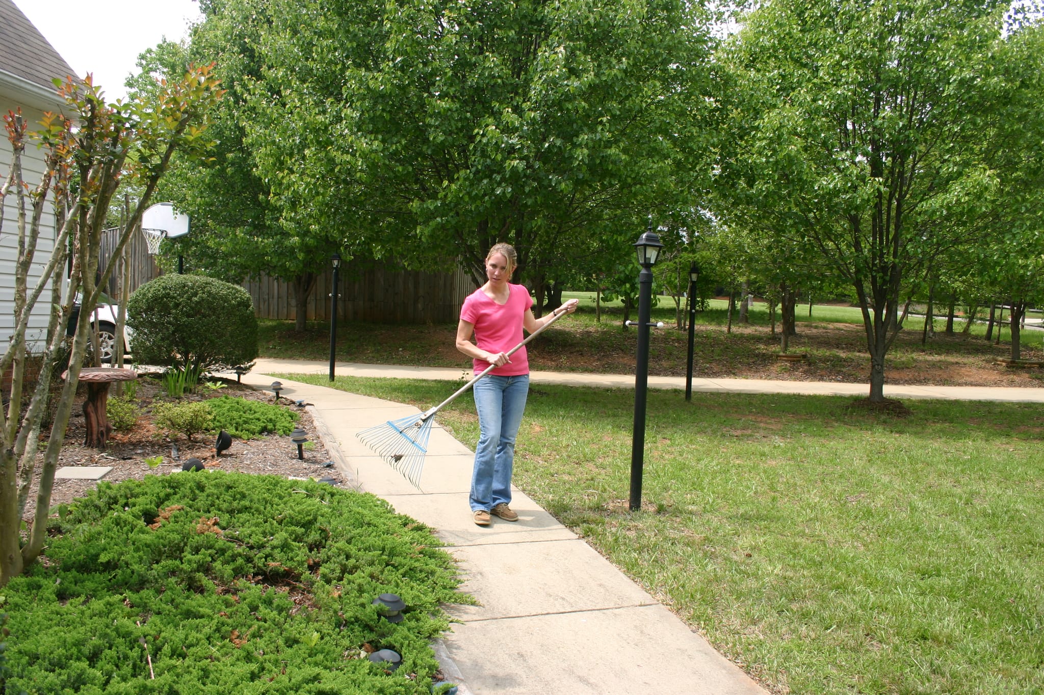 Mary with snake-fighting equipment