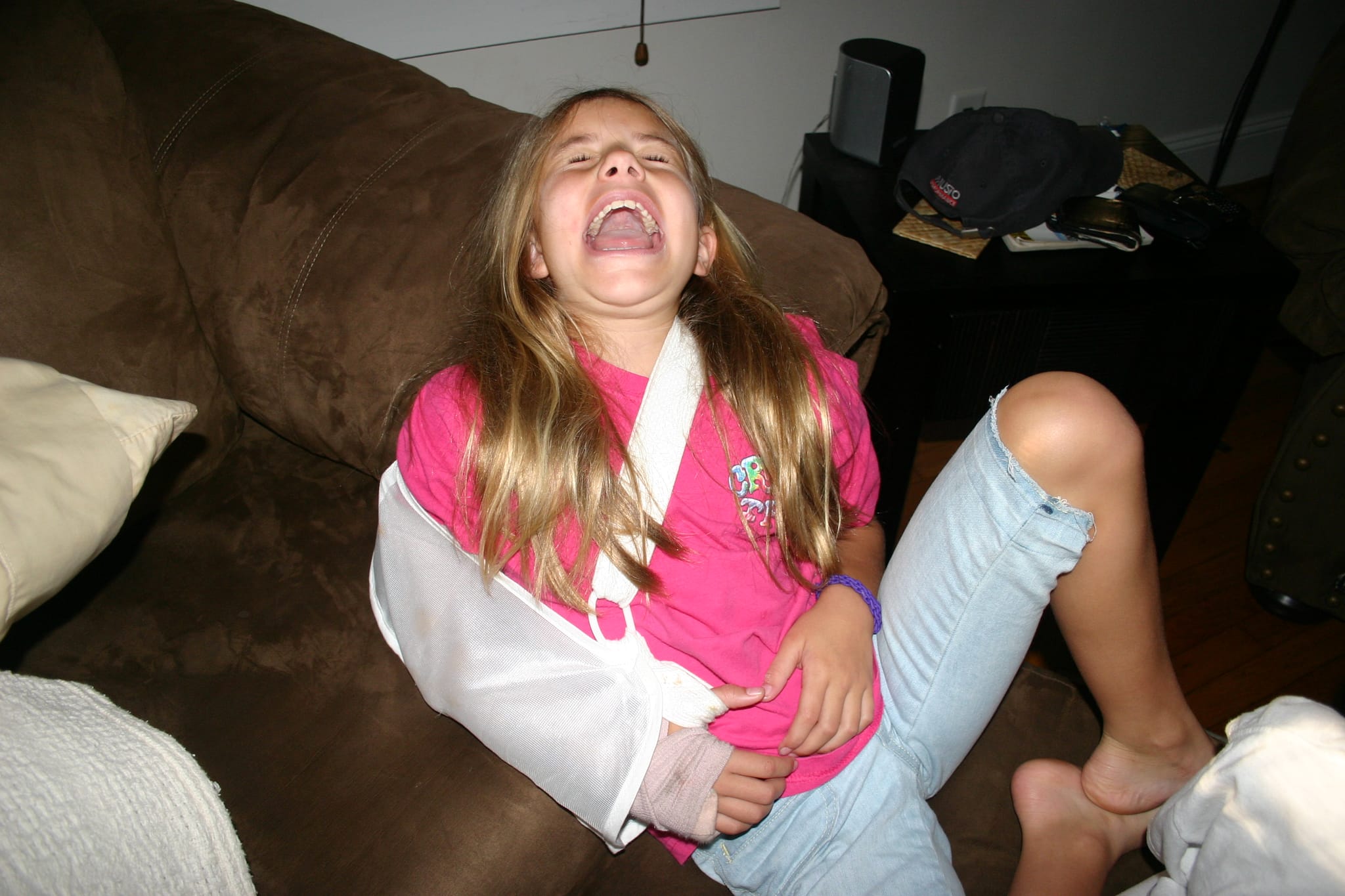 Lauren is full of fake arm pain!