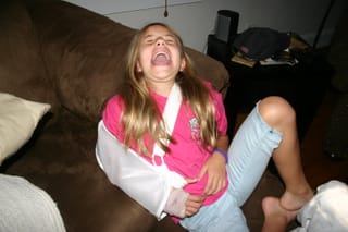 Lauren is full of fake arm pain!