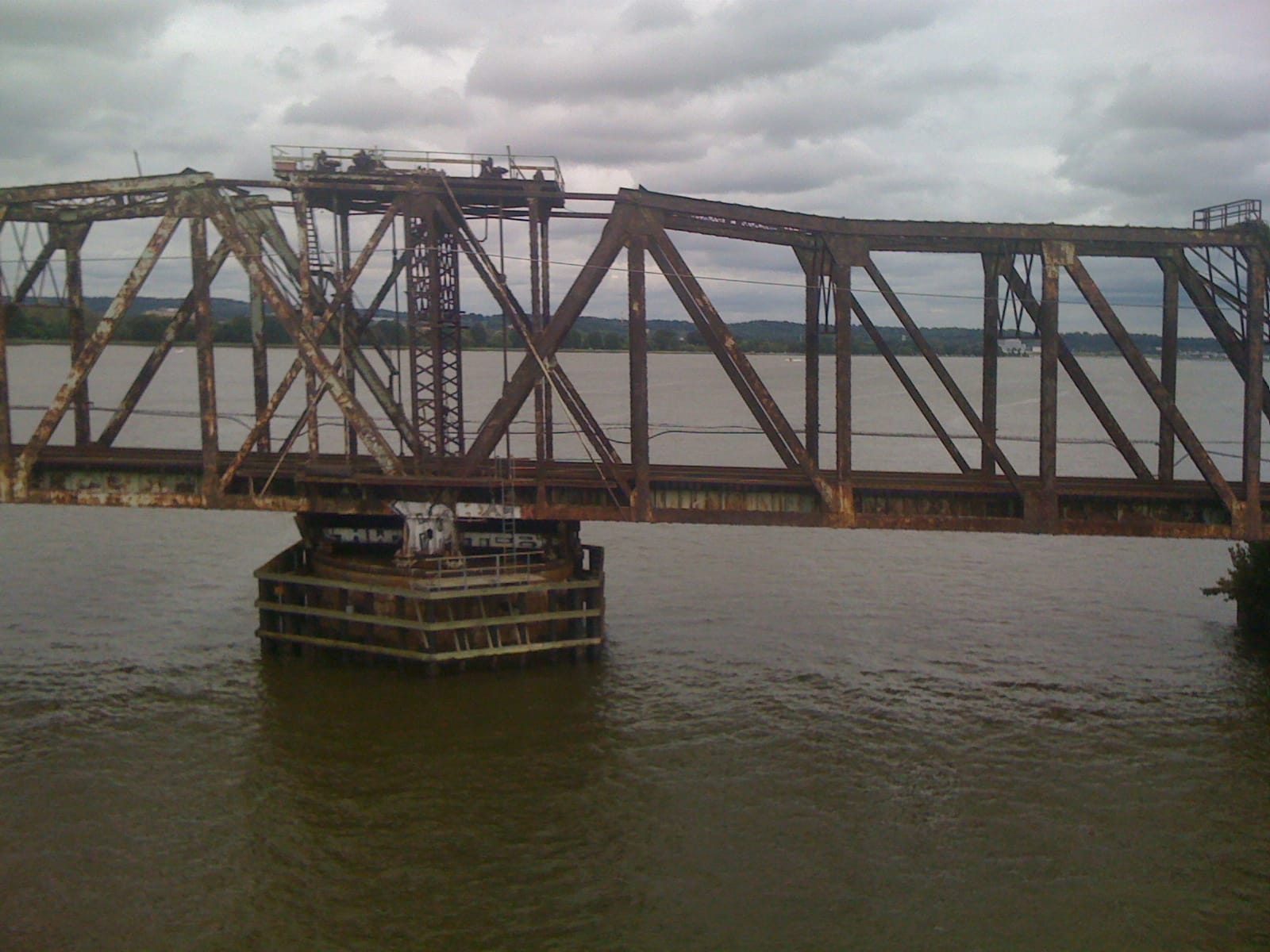 Rail bridge to Arlington from Washington DC