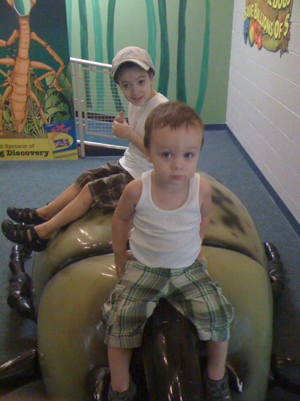 Robert & William - Bug off!