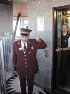 Going up? - Empire State Building - Manhattan Island - New York City