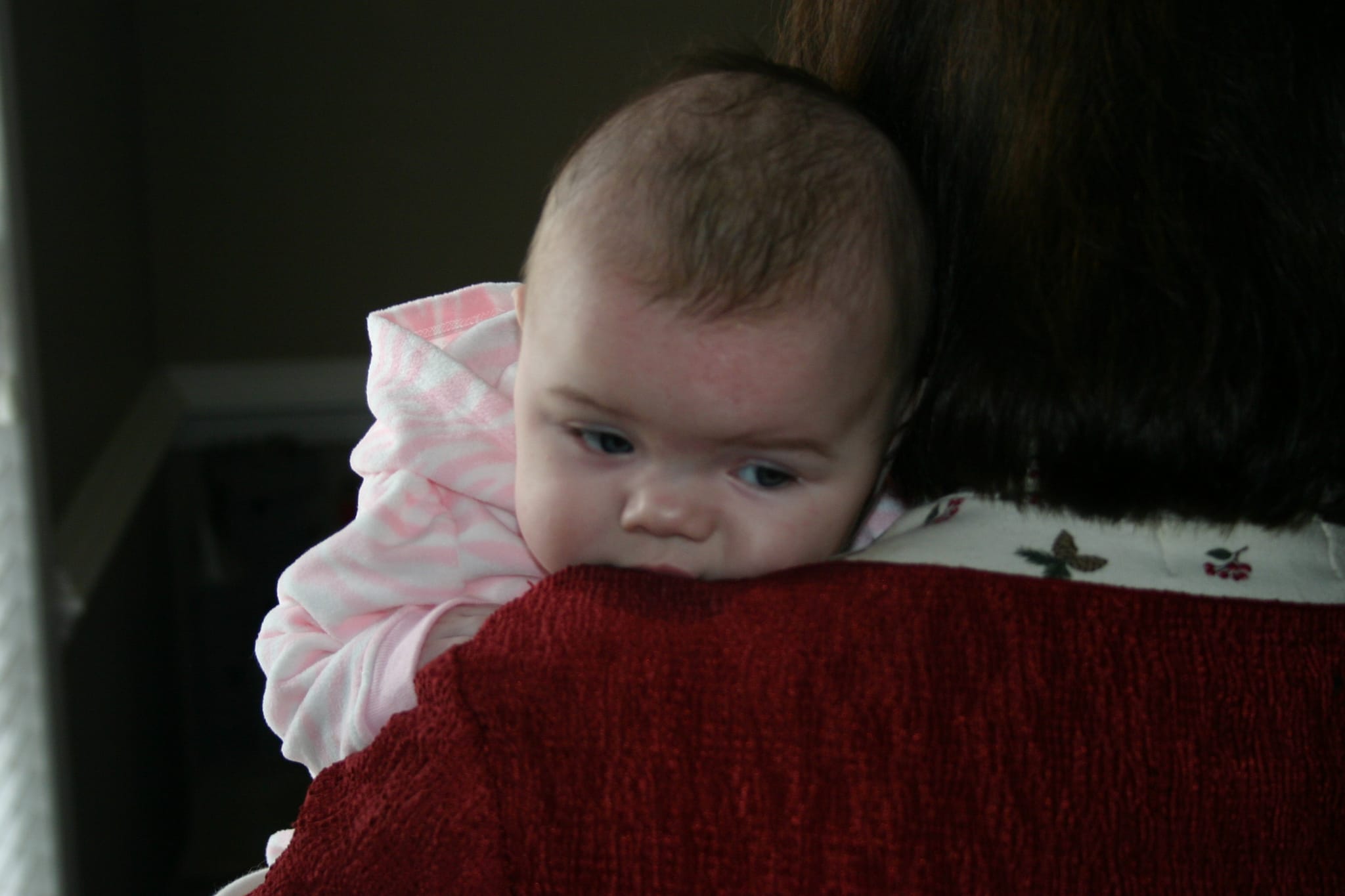 EllaOnMomsShoulder