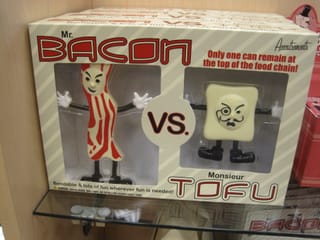 Mr Bacon vs. Monsieur Tofu - Only one can remain at the top of the food chain!